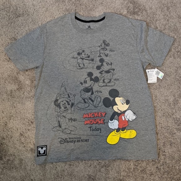 NWT Disney Shanghai Resort Mickey Mouse Through The Years T-Shirt~Size Medium - Picture 1 of 6